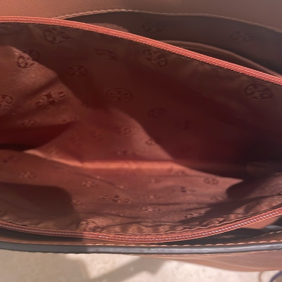 Tory Burch Robinson Tote - Picture 6 of 11